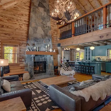 Hooga House On The West Shore - Stunning Log Cabin W Private Hot Tub - Pet Friendly!